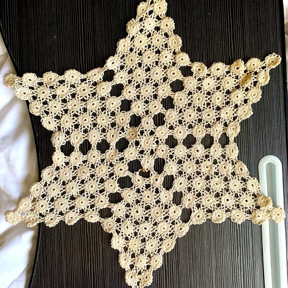 Vintage - Dainty Star ⭐️ Ivory Cream Crochet Doily